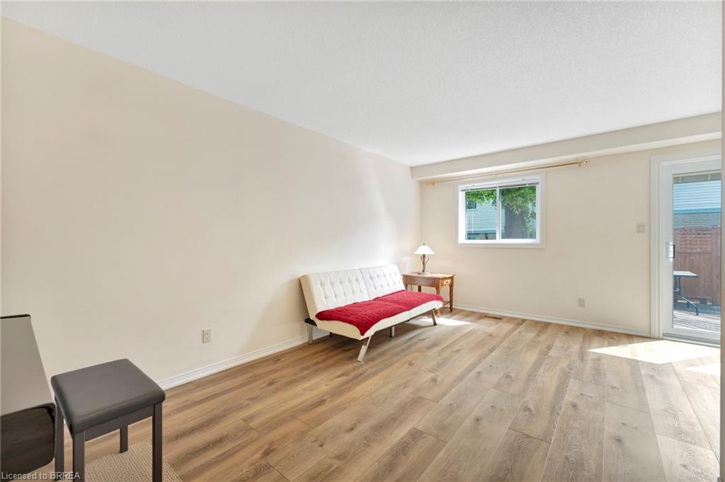 26-31 Moss Boulevard Property Photo 15