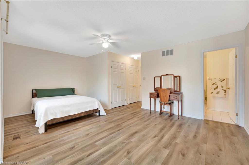 26-31 Moss Boulevard Property Photo 18