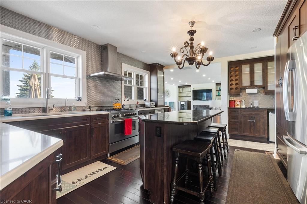 1073 N Service Road Property Photo 12