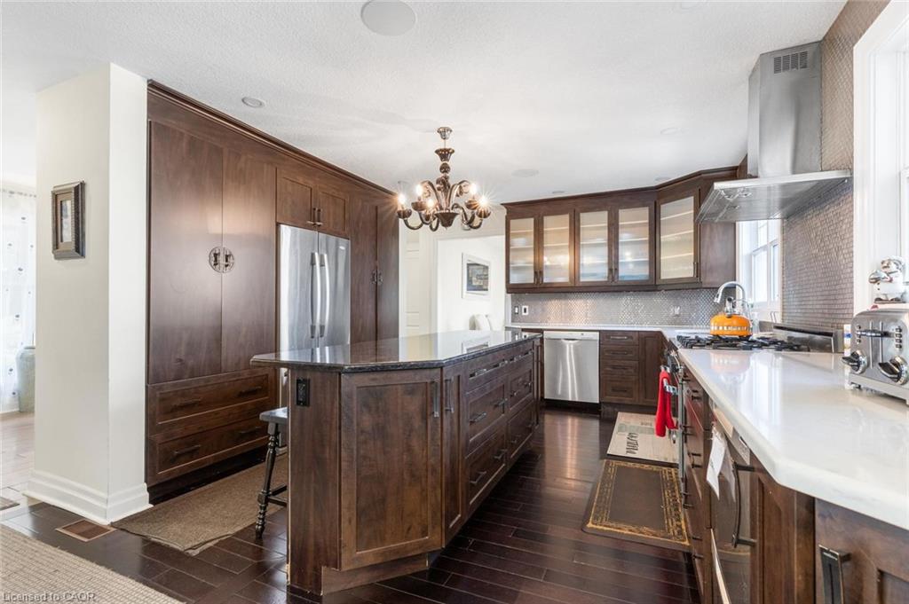 1073 N Service Road Property Photo 14