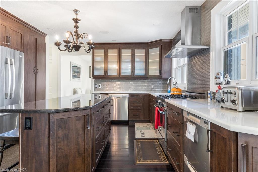 1073 N Service Road Property Photo 15