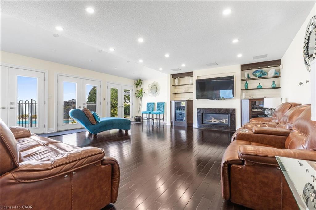 1073 N Service Road Property Photo 17