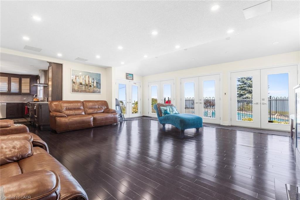 1073 N Service Road Property Photo 18