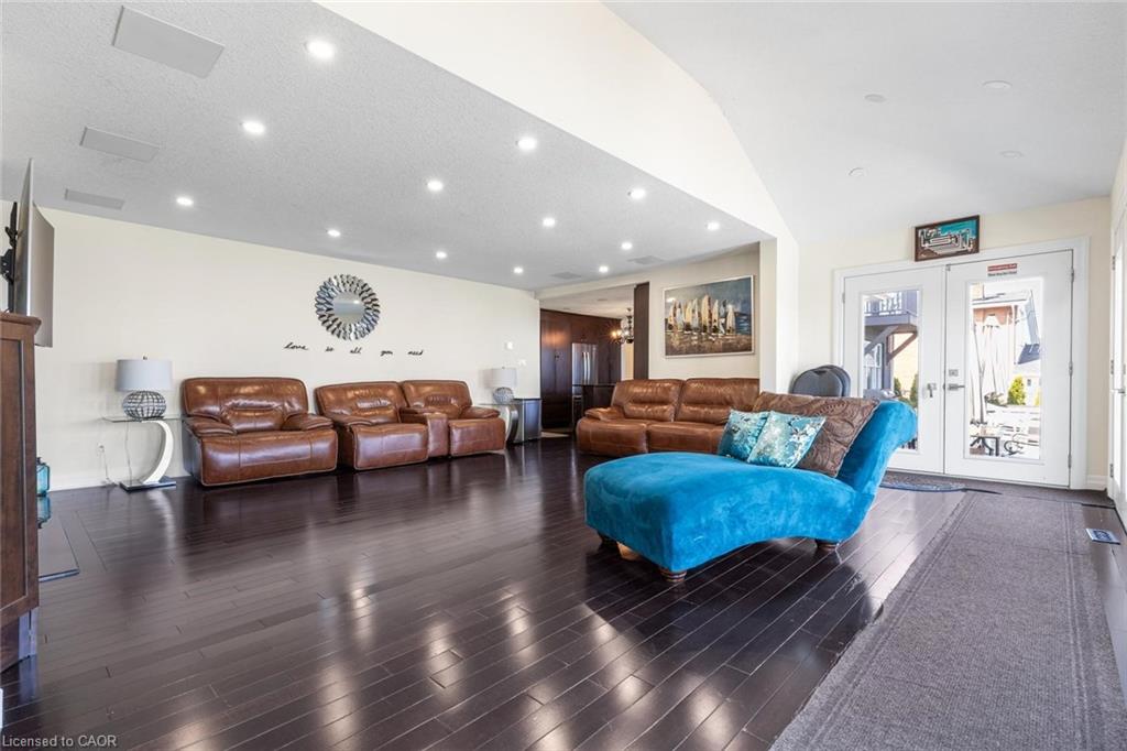 1073 N Service Road Property Photo 19