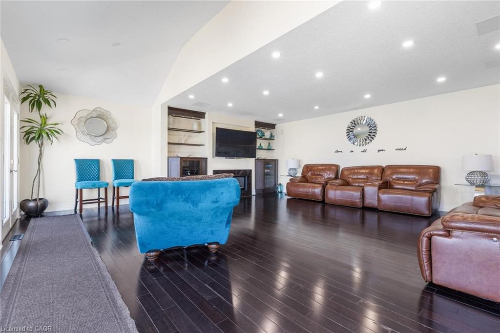 1073 N Service Road Property Photo 20