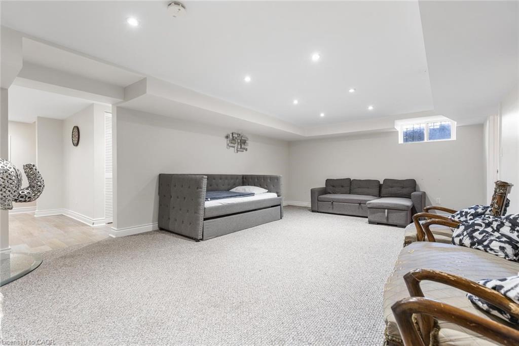 1073 N Service Road Property Photo 32