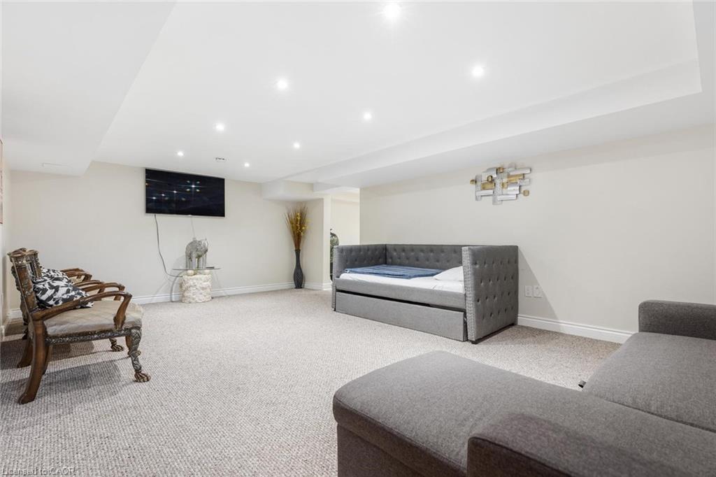 1073 N Service Road Property Photo 33