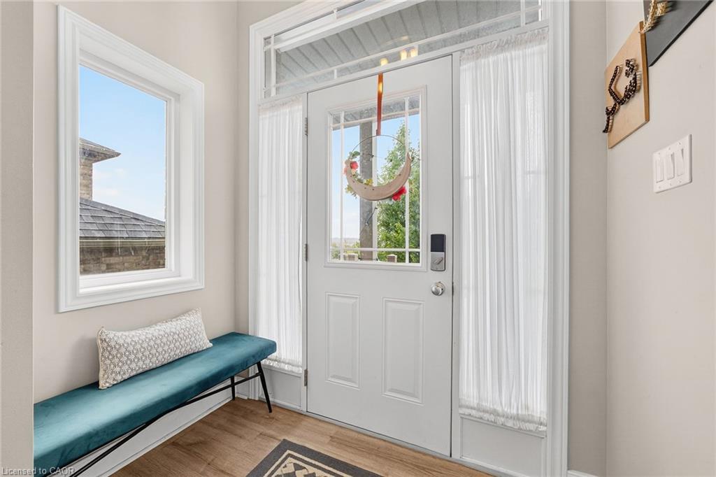 110 Oakes Crescent Property Photo 4