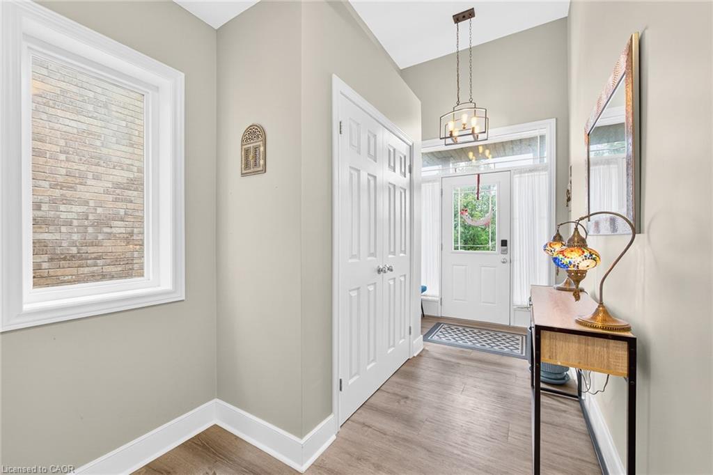 110 Oakes Crescent Property Photo 5