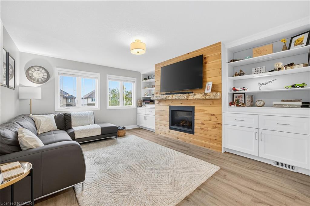 110 Oakes Crescent Property Photo 6