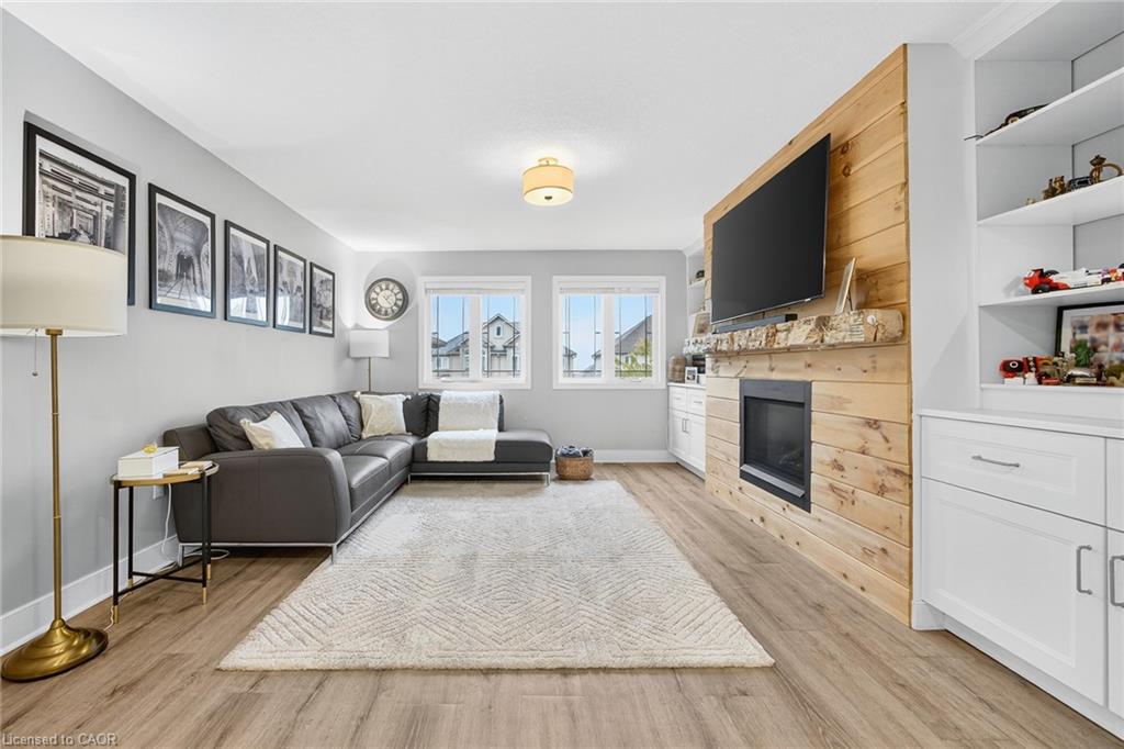 110 Oakes Crescent Property Photo 7