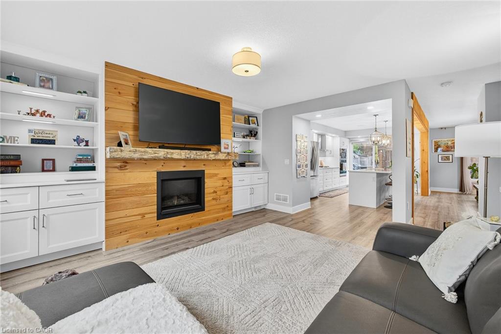 110 Oakes Crescent Property Photo 8