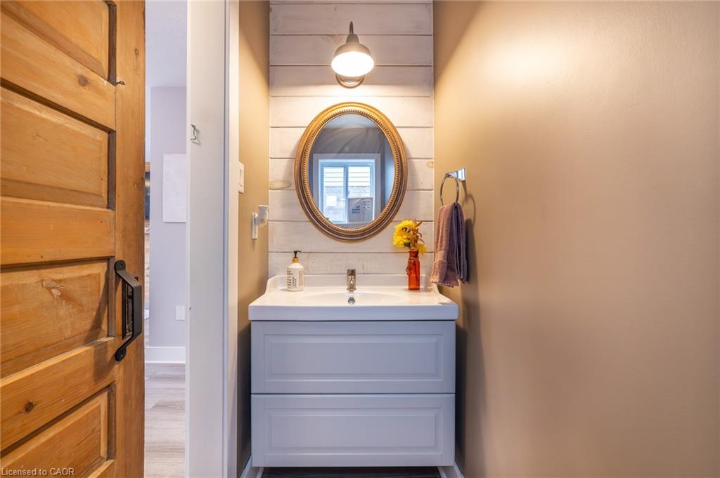 110 Oakes Crescent Property Photo 20