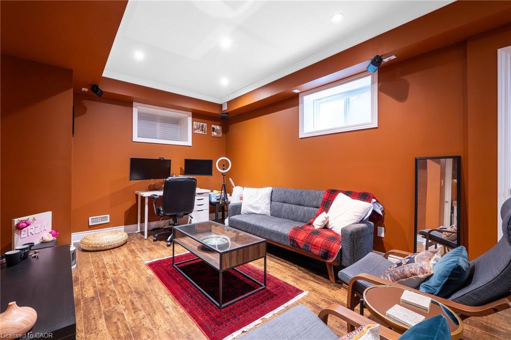 110 Oakes Crescent Property Photo 33