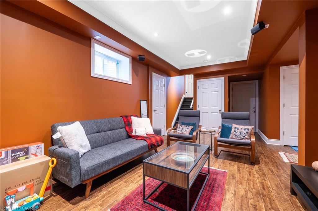 110 Oakes Crescent Property Photo 34