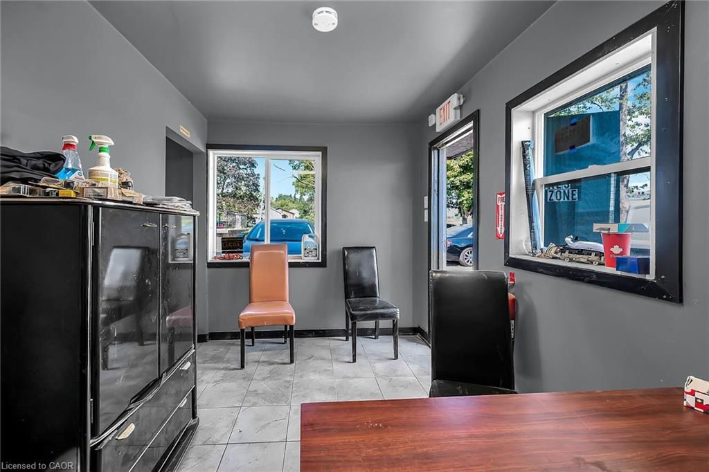 2918 Upper James Street Property Photo 38