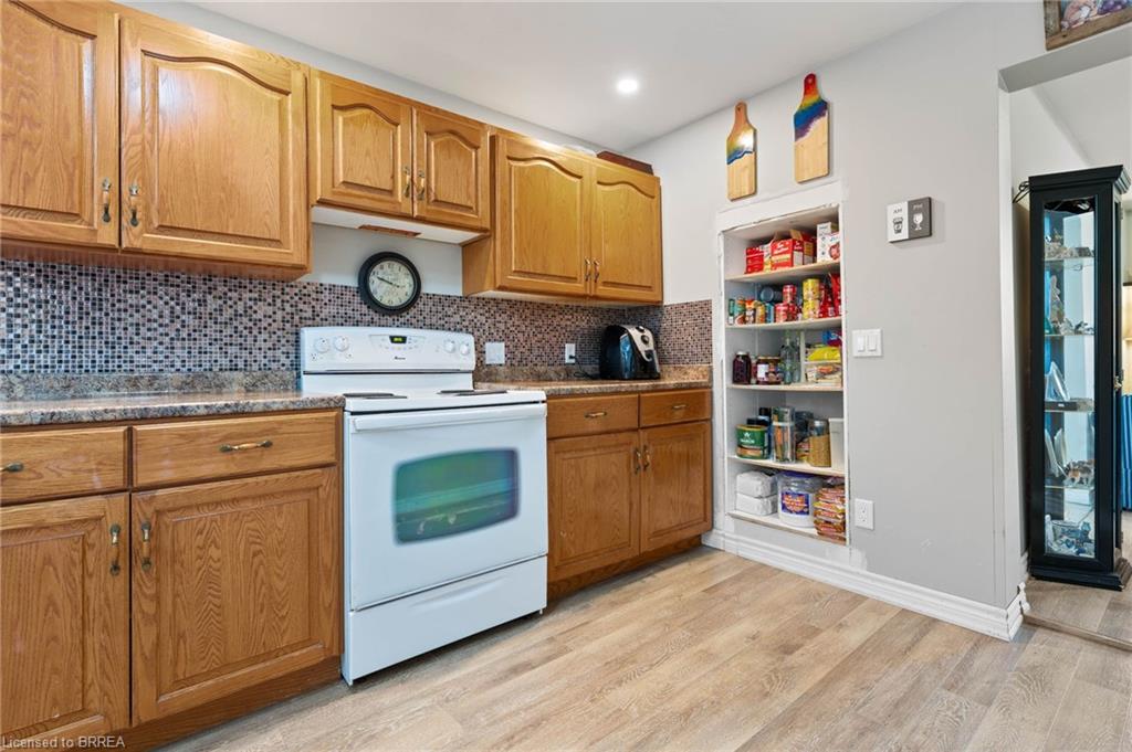 43 Main Street N Property Photo 8