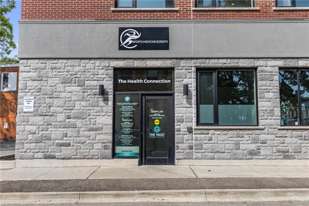 3-112 King Street W Property Photo 4