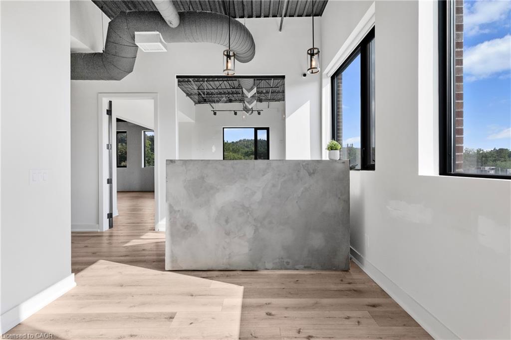 3-112 King Street W Property Photo 6