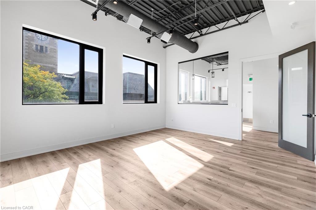 3-112 King Street W Property Photo 15