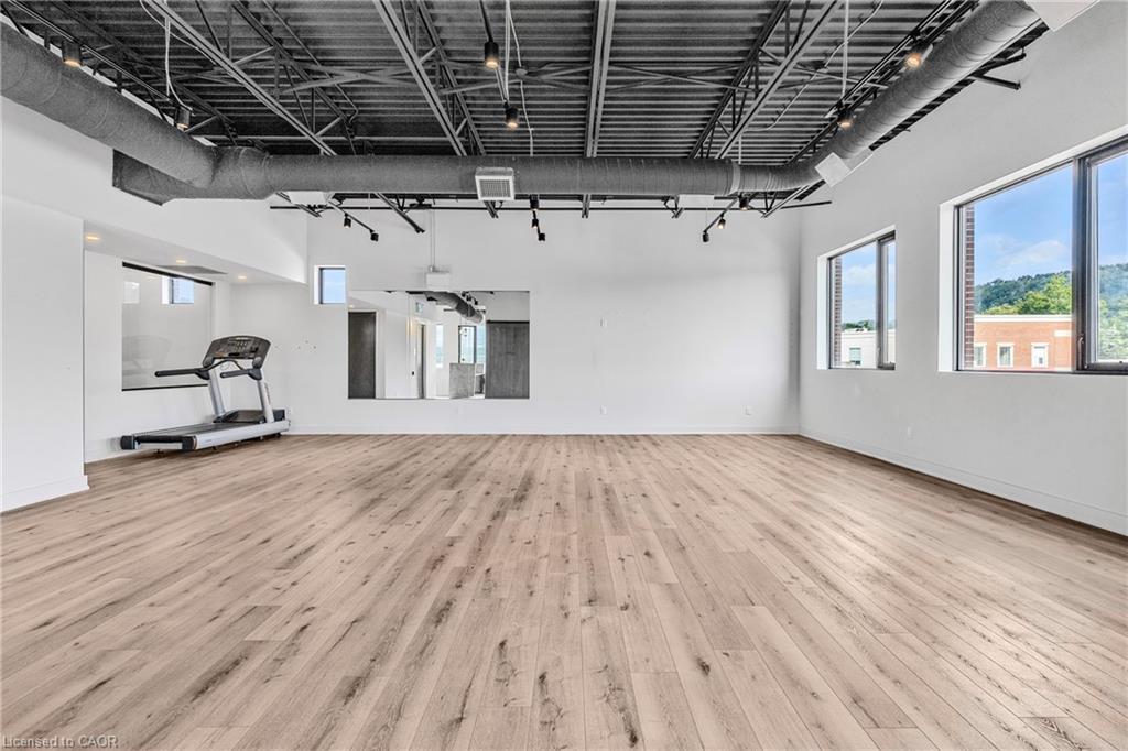 3-112 King Street W Property Photo 16