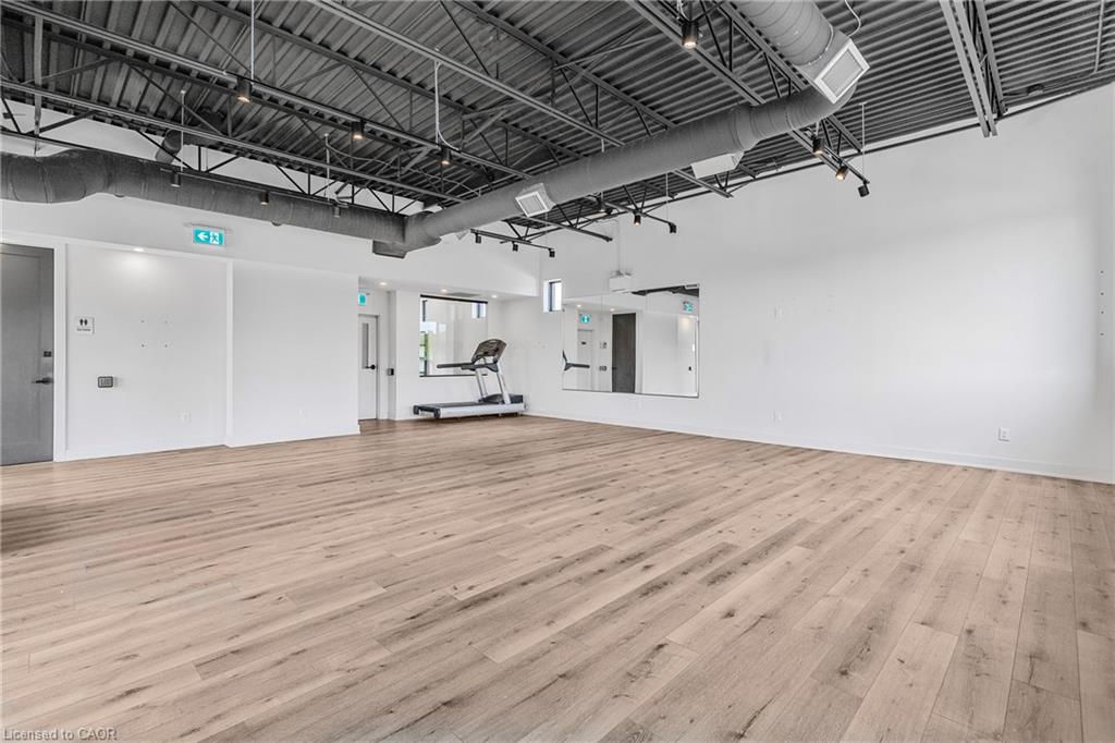 3-112 King Street W Property Photo 17