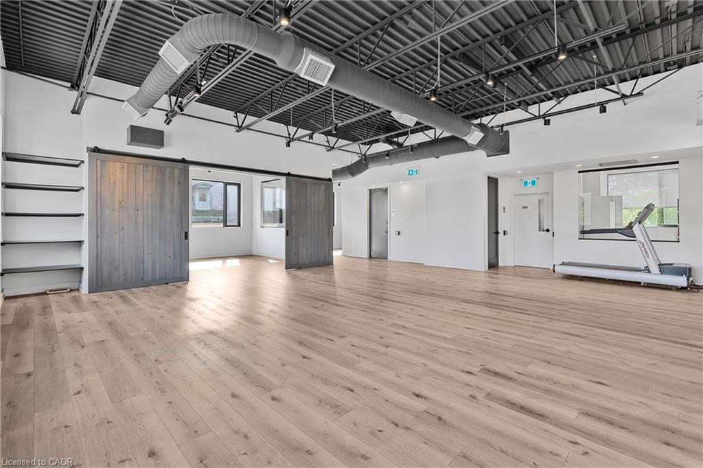 3-112 King Street W Property Photo 18