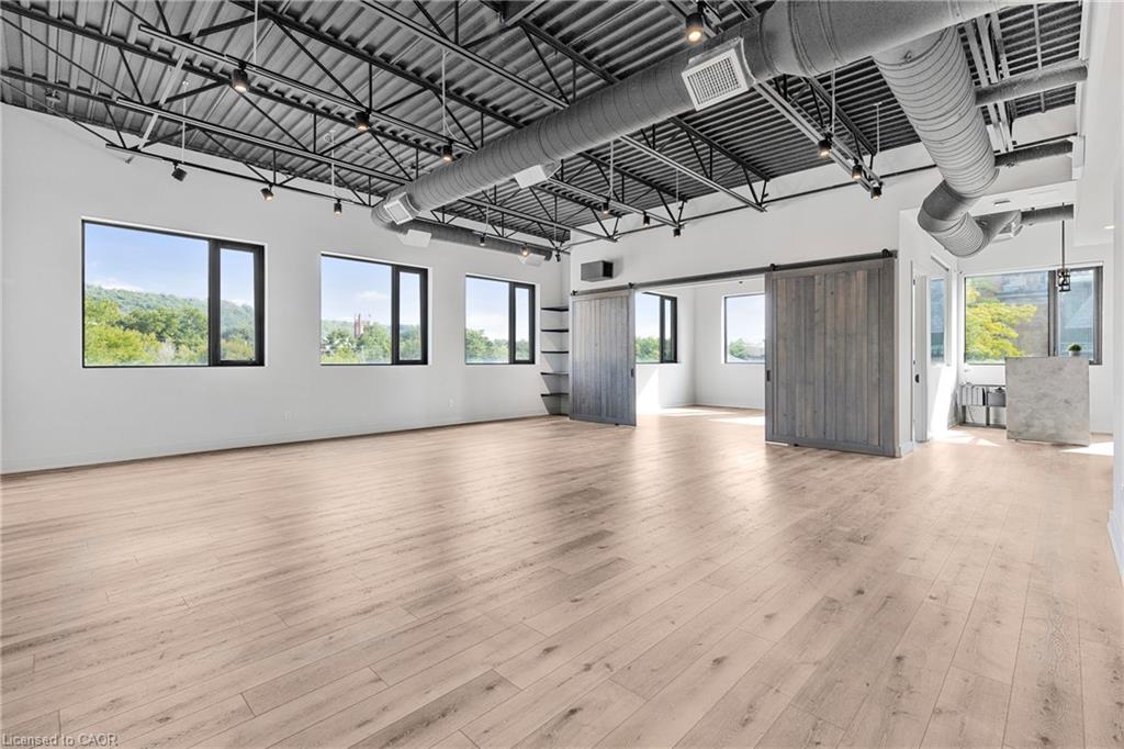 3-112 King Street W Property Photo 19