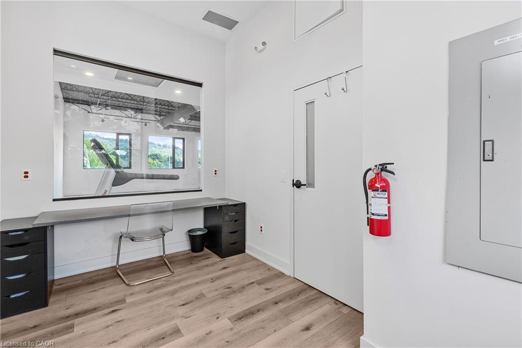 3-112 King Street W Property Photo 22