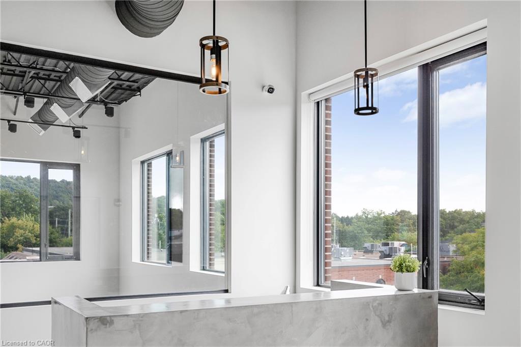 3-112 King Street W Property Photo 25