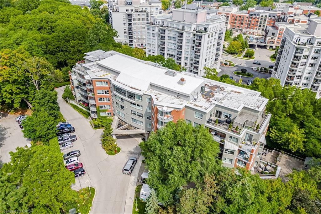 204-77 Governors Road Property Photo 2