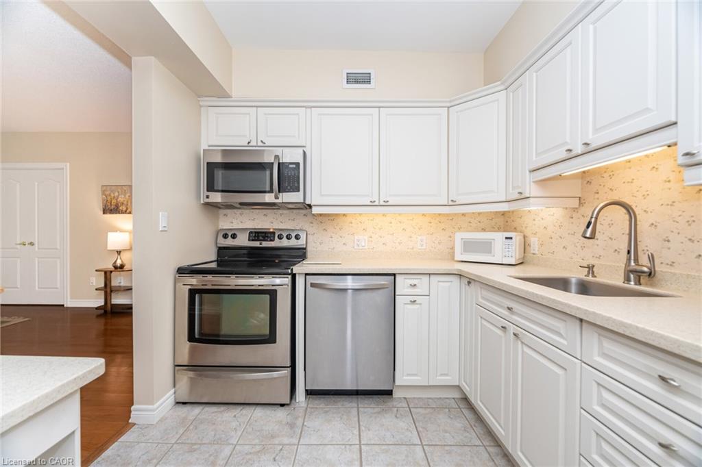 204-77 Governors Road Property Photo 14