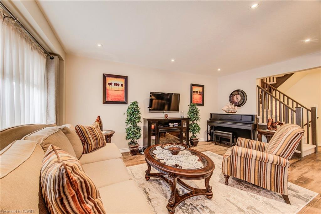 7 Stratus Street Property Photo 11