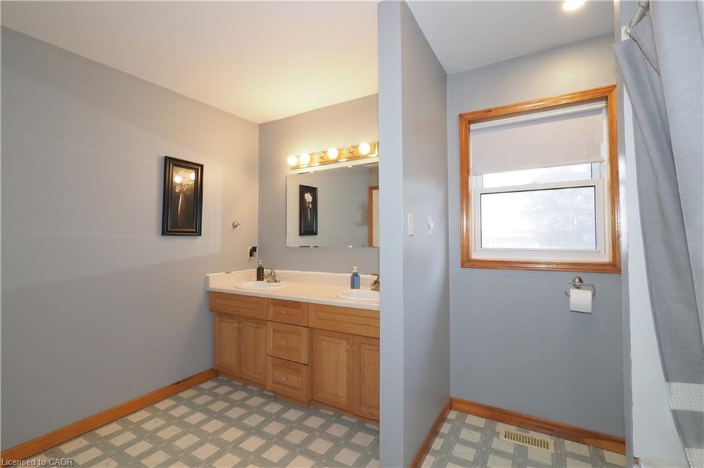 1088 Isabella Street Property Photo 28