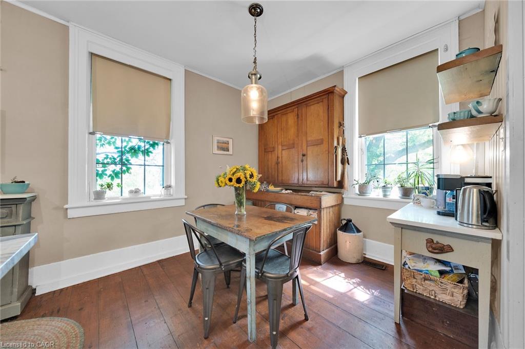 655 Townline Road W Property Photo 10