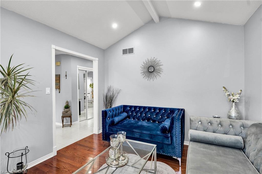 52 Dawn Crescent Property Photo 8