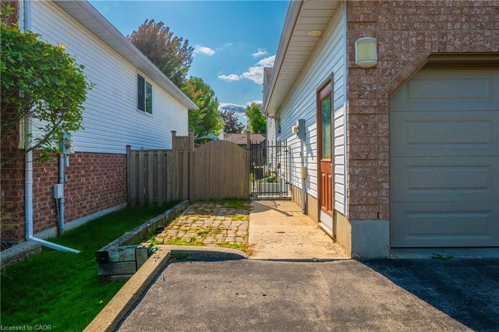 52 Dawn Crescent Property Photo 36