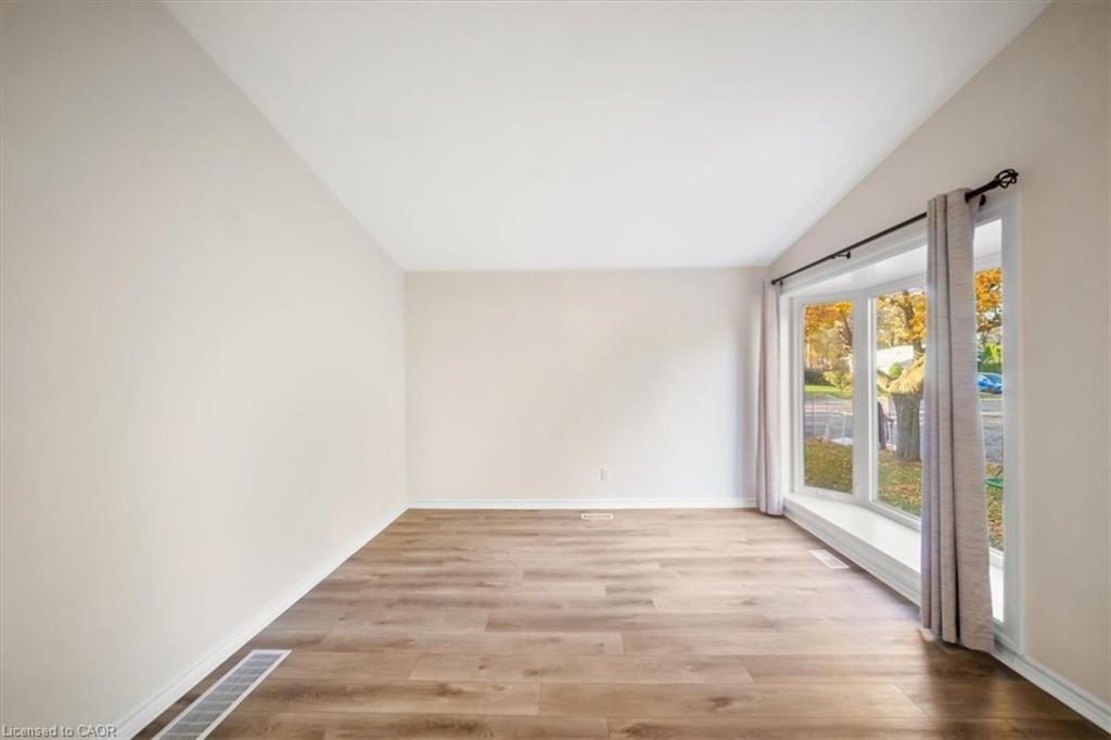 418 Norrie Crescent Property Photo 8