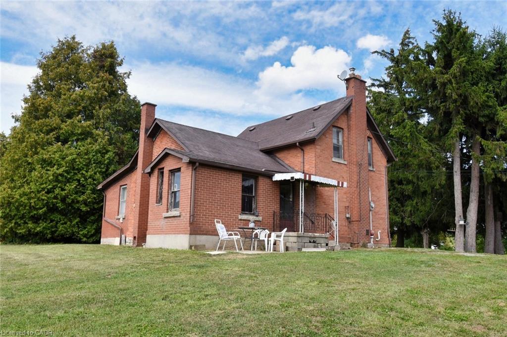 8125 Dickenson Road E Property Photo 4