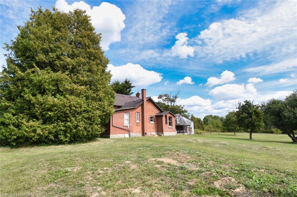 8125 Dickenson Road E Property Photo 14
