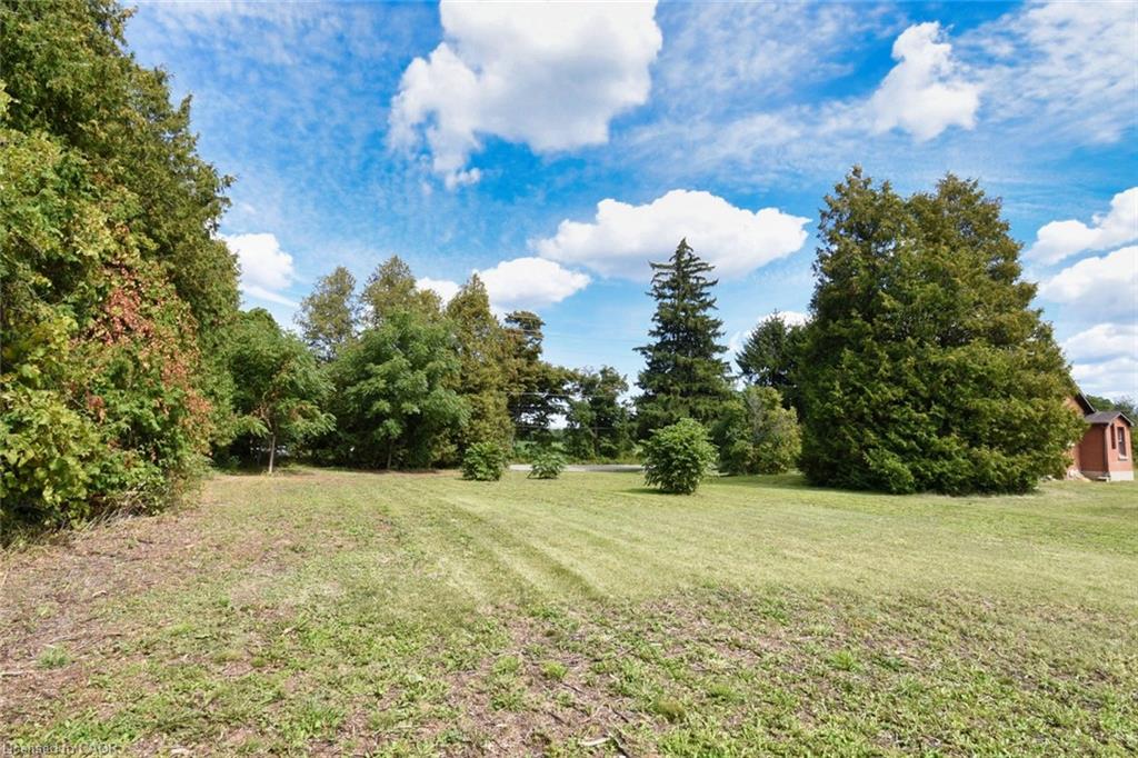 8125 Dickenson Road E Property Photo 22