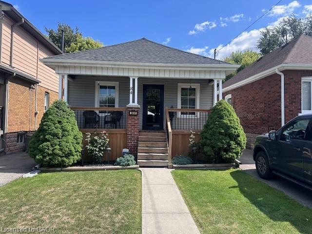 84 Barons Avenue N Property Photo 1