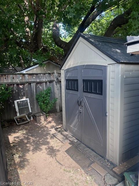 84 Barons Avenue N Property Photo 32