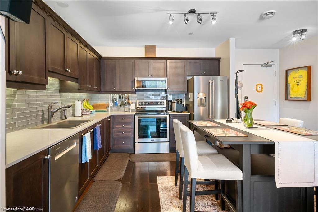 102-26 Wellington Street Property Photo 1