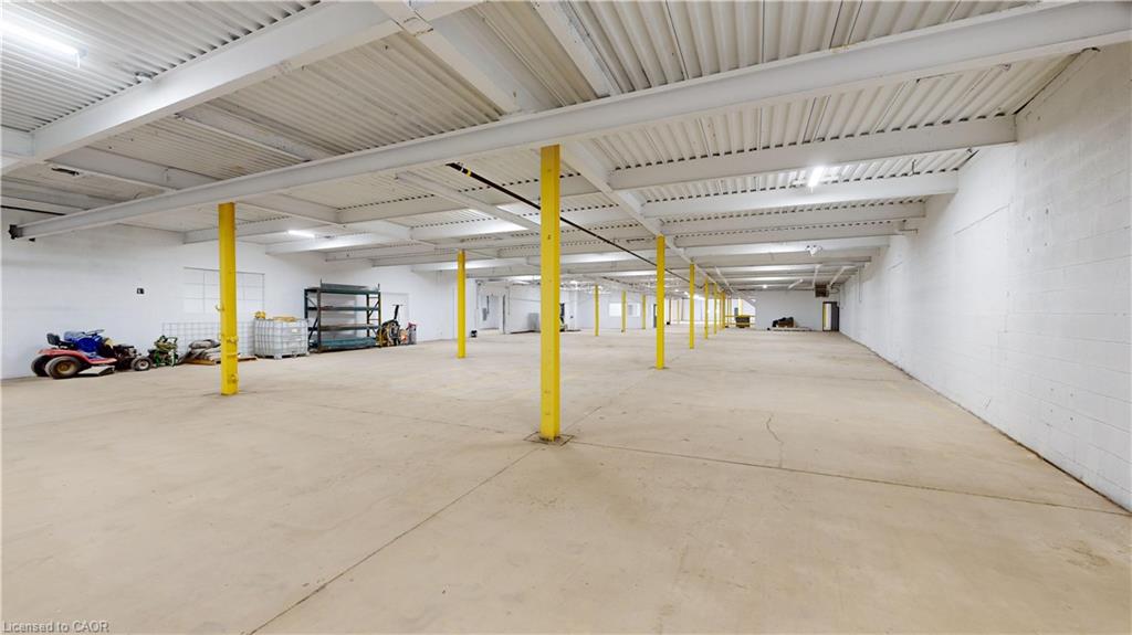 100 Wellington Street N Property Photo 5