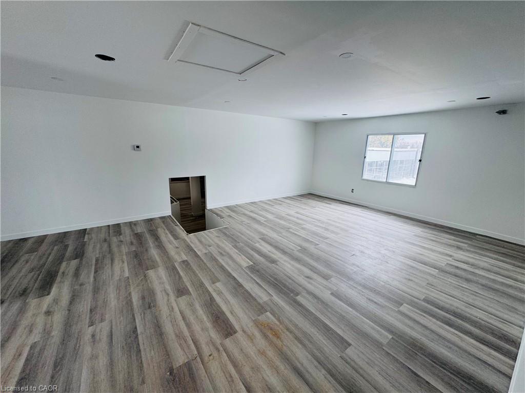 100 Wellington Street N Property Photo 9