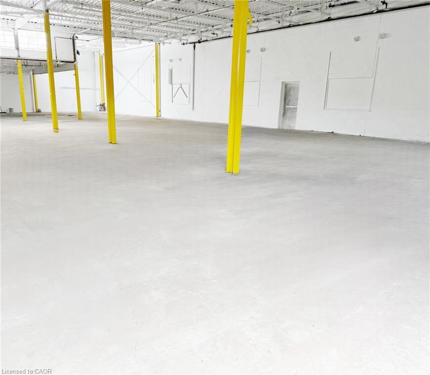 100 Wellington Street N Property Photo 13