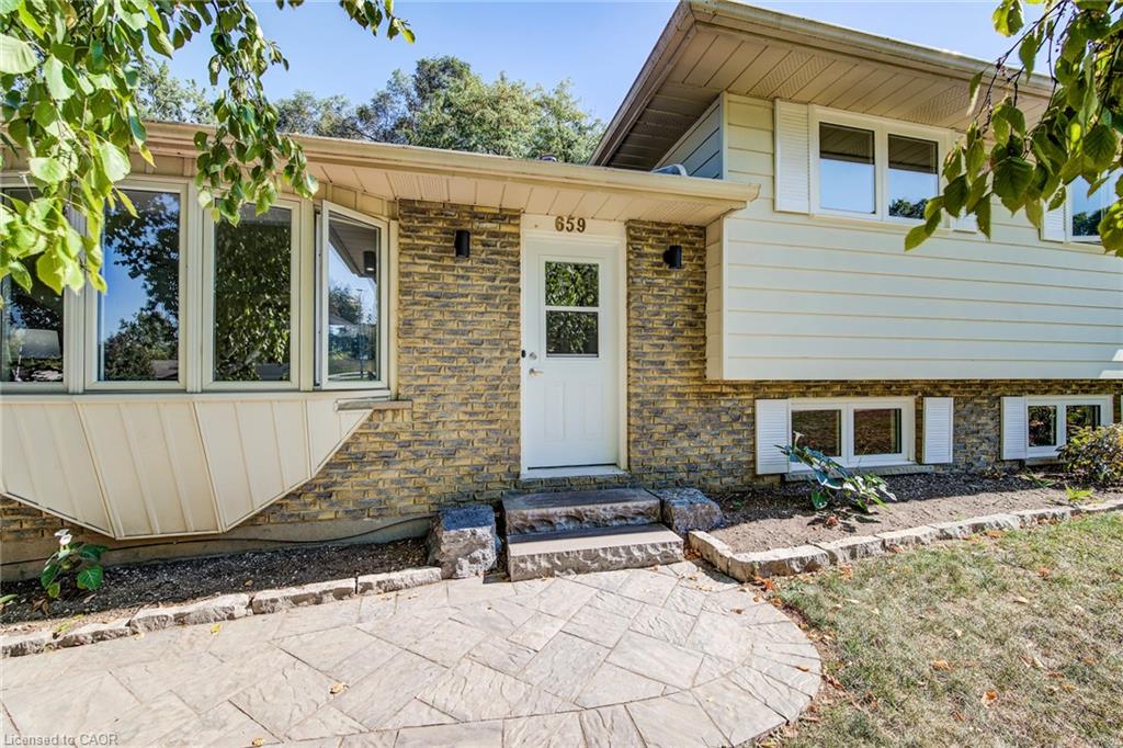 659 Gladstone Drive Property Photo 5