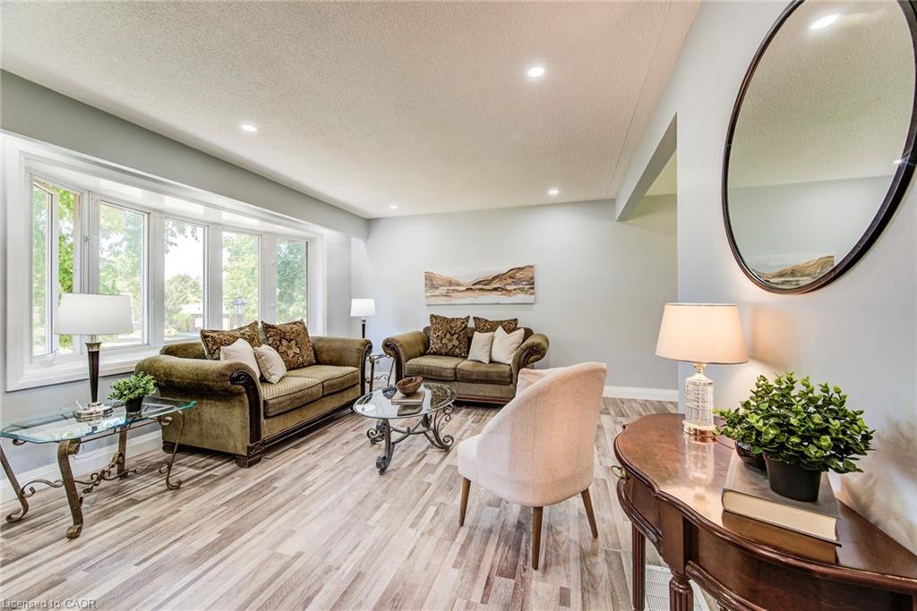 659 Gladstone Drive Property Photo 8