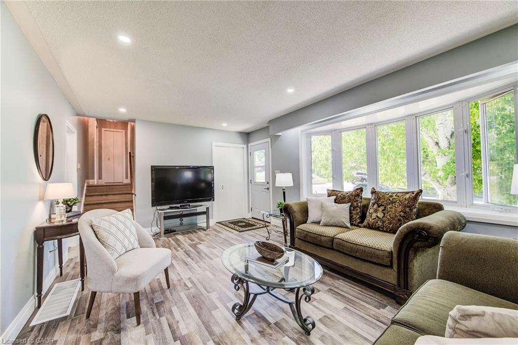 659 Gladstone Drive Property Photo 9